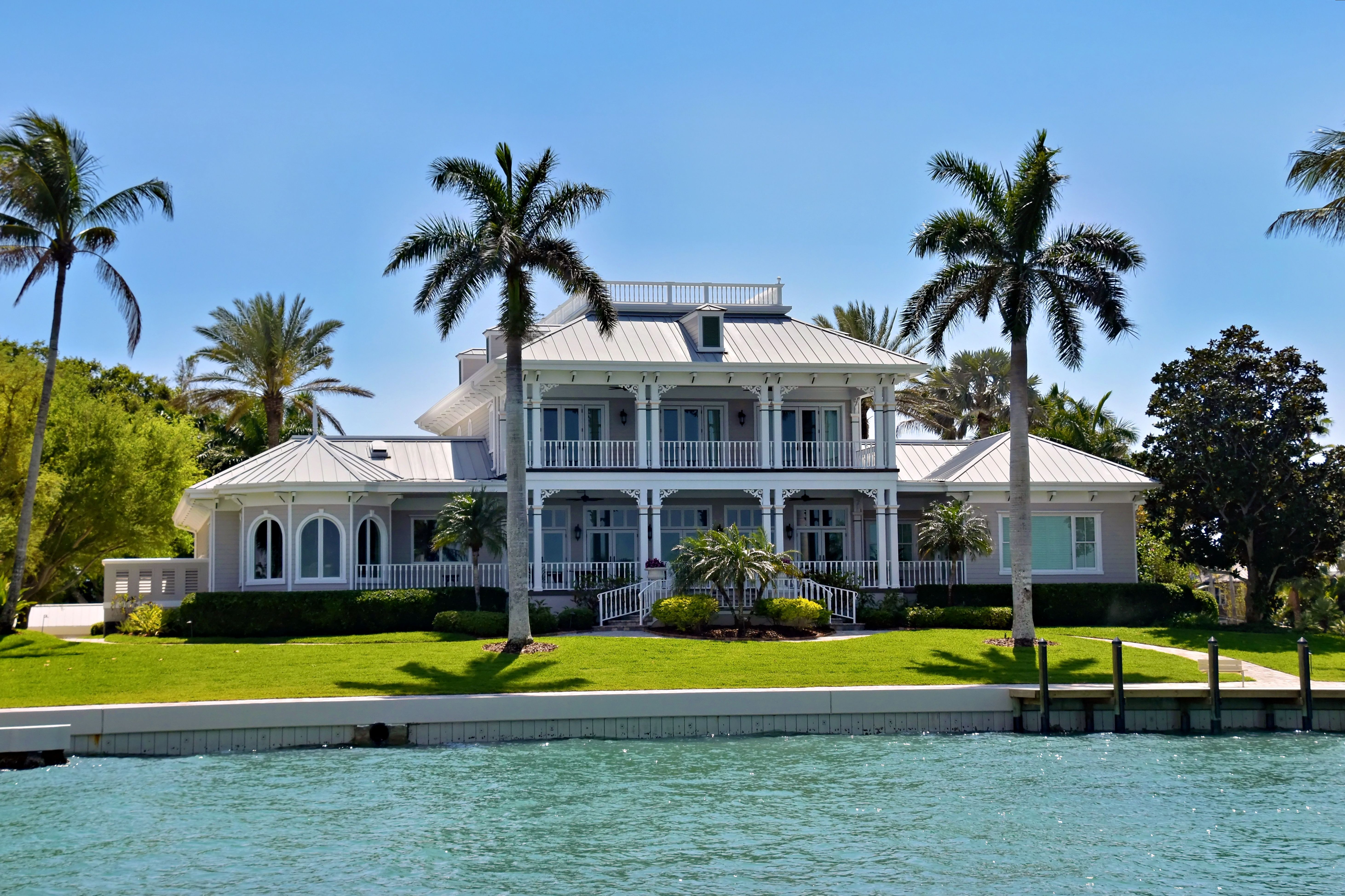 Waterfront 5-Bed House in Freeport with Dock — Newly Renovated